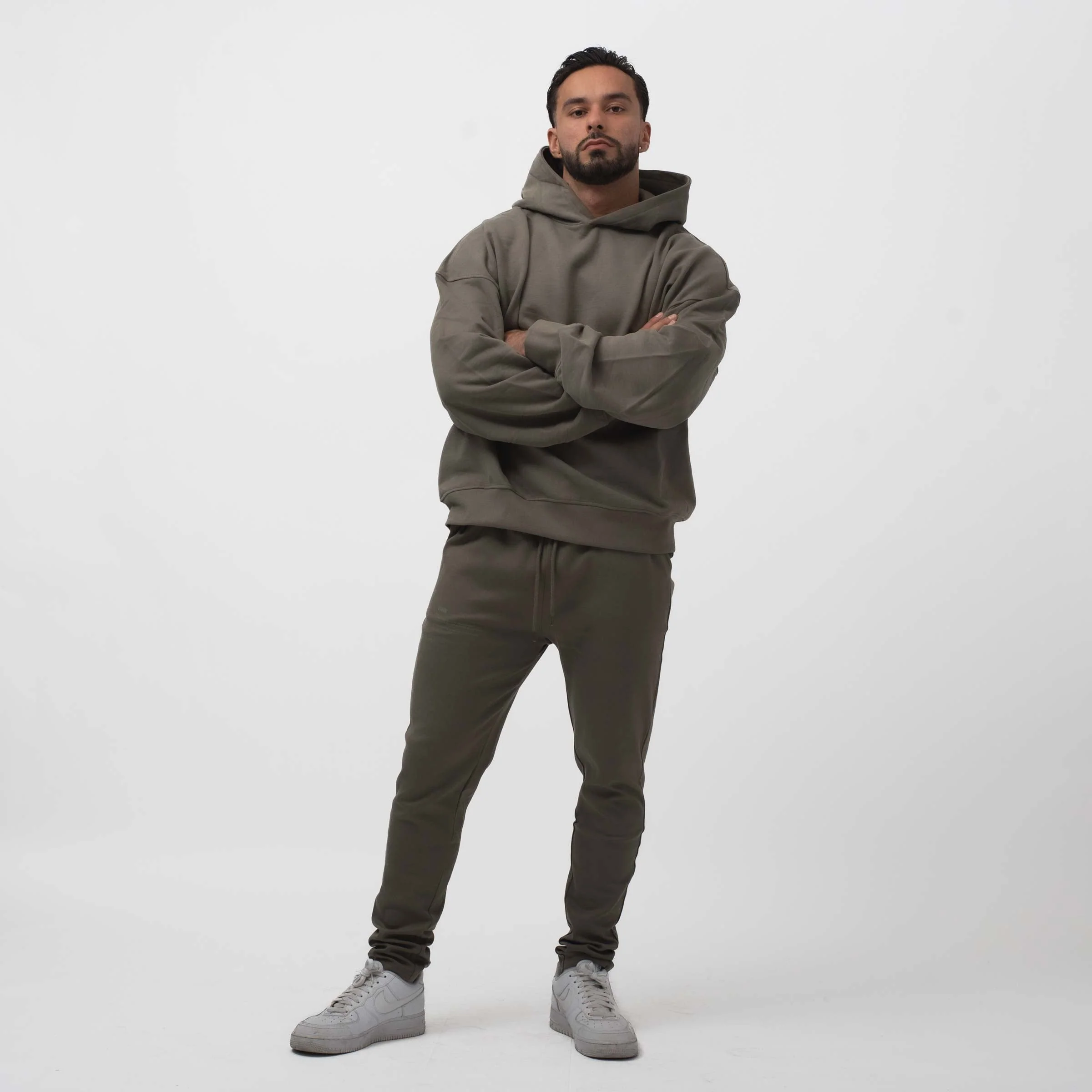 ESSENTIAL FITTED JOGGER OLIVE - Image 4